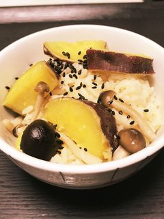 簡単!さつまいもときのこの炊き込みご飯-レシピのメイン写真
