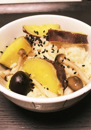 簡単!さつまいもときのこの炊き込みご飯-レシピのメイン写真