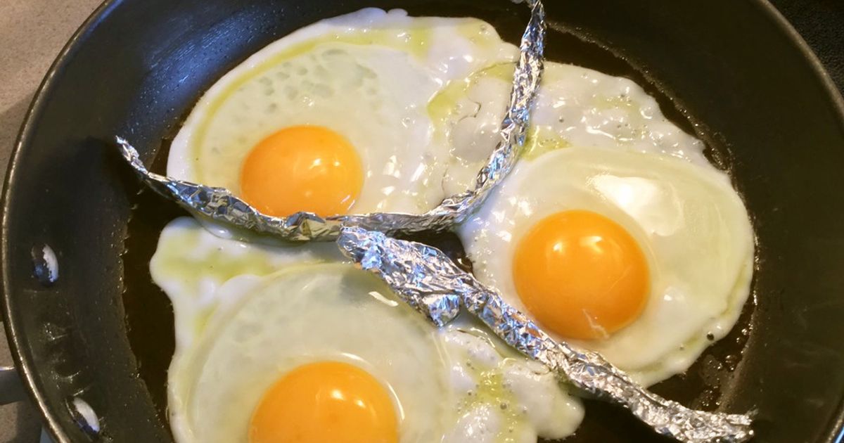 アルミホイルで⭐️目玉焼きの仕切り by ブランディ 【クックパッド