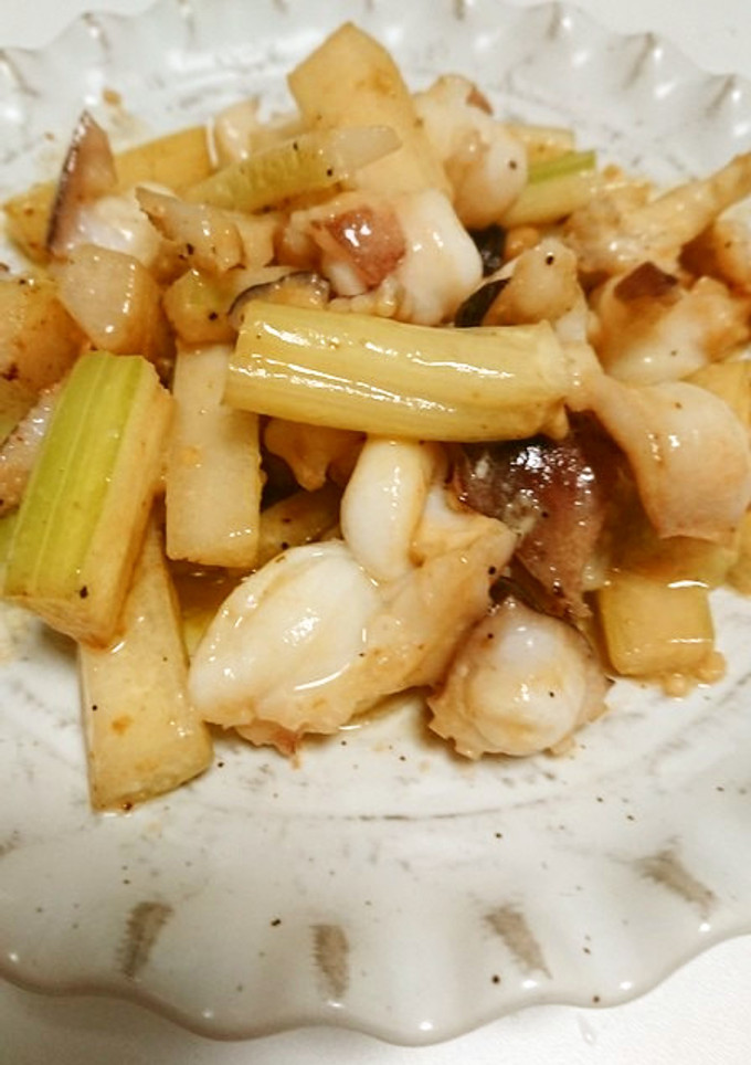 ★イカゲソとセロリの茎のマヨ炒め-レシピのメイン写真