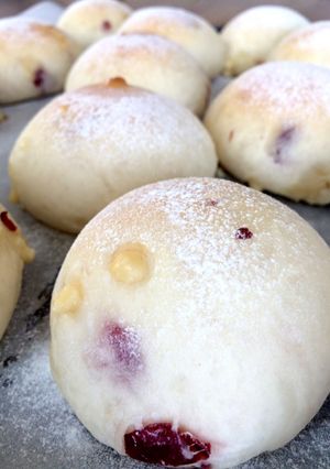 クランベリーとホワイトチョコパン-レシピのメイン写真