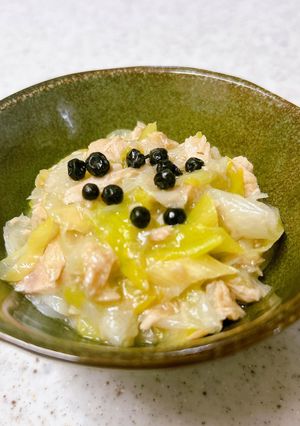 生胡椒の塩漬けで食べる♪長ネギのツナ缶レモン和え-レシピのメイン写真