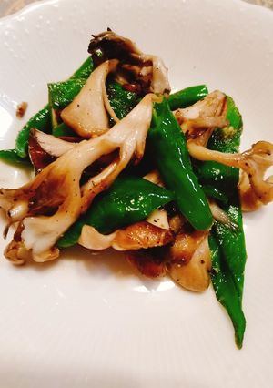 万願寺トウガラシと舞茸の塩炒め-レシピのメイン写真