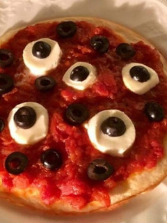ハロウィンパーティーの目玉ピザ-レシピのメイン写真