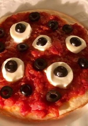 ハロウィンパーティーの目玉ピザ-レシピのメイン写真