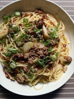 簡単♪ひき肉としめじのペペロンチーノ-レシピのメイン写真