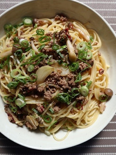 簡単♪ひき肉としめじのペペロンチーノ-レシピのメイン写真