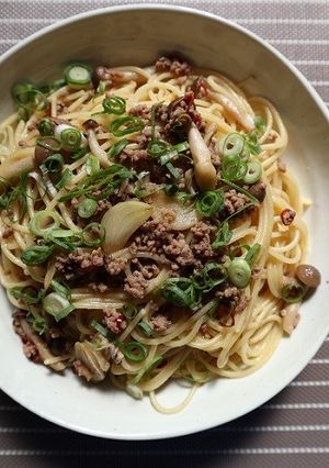 簡単♪ひき肉としめじのペペロンチーノ-レシピのメイン写真