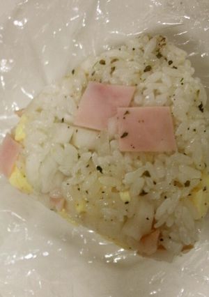 ピリッと大人味☆ハムと黒胡椒のおにぎり-レシピのメイン写真