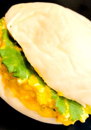 卵とパクチーのパン-レシピのメイン写真