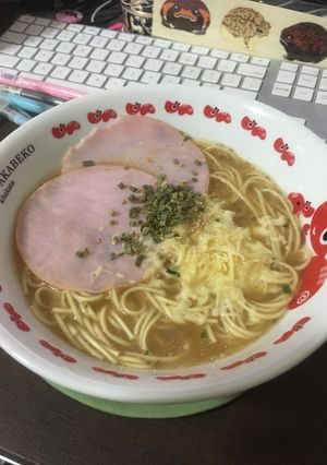 マルタイ棒ラーメンハムチーズバターのせ-レシピのメイン写真
