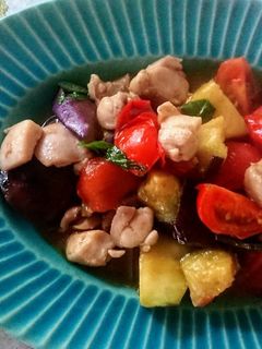 ナスと鶏肉のトマトバジル炒め-レシピのメイン写真