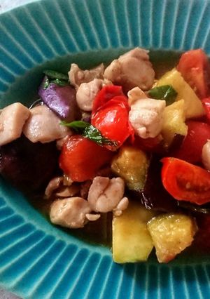 ナスと鶏肉のトマトバジル炒め-レシピのメイン写真