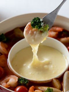 とろ〜りソースが絶品!チーズフォンデュ鍋-レシピのメイン写真