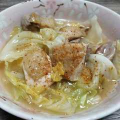 รูปของ 今日のおつまみ４日目。鶏と野菜の白だし煮