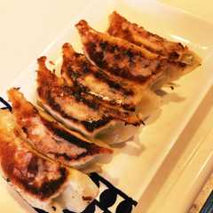 A picture of 専門店の味「焼き」にこだわる 俺の餃子！.