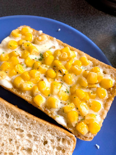 簡単朝食!コーンマヨチーズパン!-レシピのメイン写真