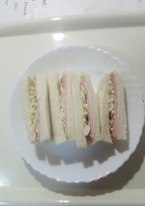 マヨキャベツとハムのサンドイッチ。朝食-レシピのメイン写真