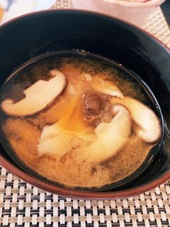 簡単^_^椎茸と舞茸のお味噌汁-レシピのメイン写真