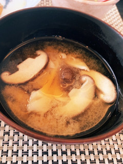簡単^_^椎茸と舞茸のお味噌汁-レシピのメイン写真