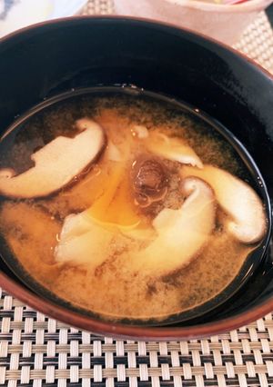 簡単^_^椎茸と舞茸のお味噌汁-レシピのメイン写真