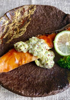 甘塩鮭焼にタルタルソースをかけて♪簡単-レシピのメイン写真