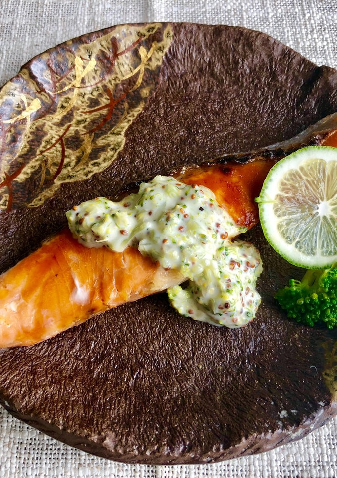 甘塩鮭焼にタルタルソースをかけて♪簡単-レシピのメイン写真