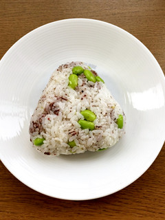 ゆかりと枝豆のおにぎり-レシピのメイン写真
