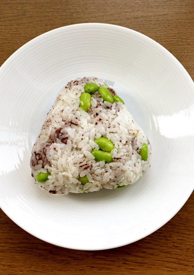 ゆかりと枝豆のおにぎり-レシピのメイン写真