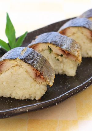 旨み広がる秋の味覚＊焼きさんま寿司-レシピのメイン写真