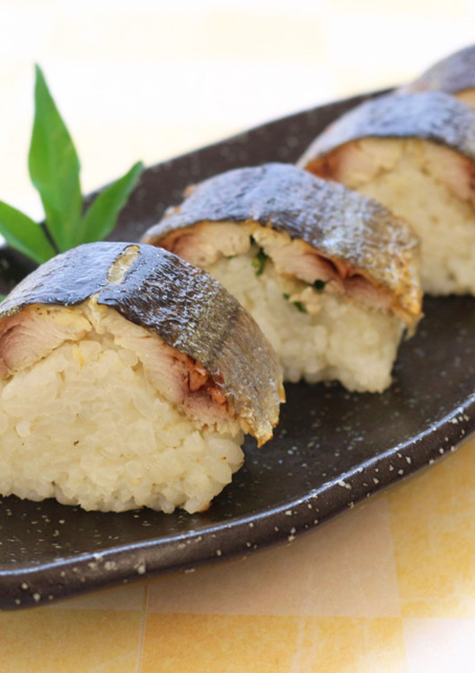 旨み広がる秋の味覚＊焼きさんま寿司-レシピのメイン写真