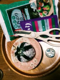 ゆかり海苔巻き手鞠おむすび(^q^)☺⛄-レシピのメイン写真