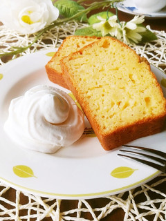 さつまいもケーキにカルピスクリーム添えて-レシピのメイン写真