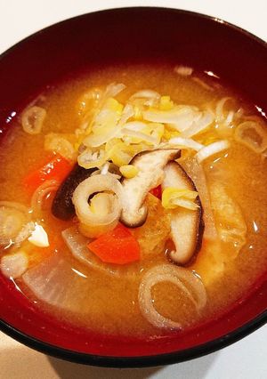 野菜たっぷりのお味噌汁-レシピのメイン写真