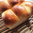 手捏ねで柔らか食パン!生クリーム蜂蜜入り
