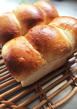 手捏ねで柔らか食パン！生クリーム蜂蜜入り-レシピのメイン写真