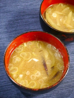 簡単!とろとろ茄子のお味噌汁-レシピのメイン写真