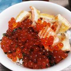 รูปของ 今日のおつまみ？6日目。鮭ハラス親子丼！