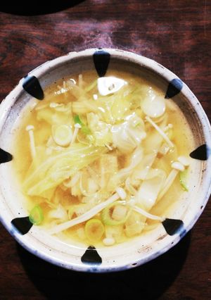 榎と刻みキャベツの麹味噌汁。葱も入れて★-レシピのメイン写真