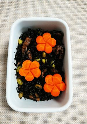 梅入りひじきの煮物-レシピのメイン写真