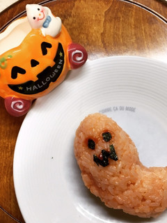 ハロウィンおにぎり~お化け-レシピのメイン写真