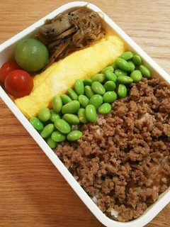 お弁当(10/15)牛そぼろ弁当-レシピのメイン写真