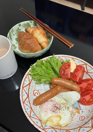 【買い物用】パンと目玉焼きの朝食-レシピのメイン写真