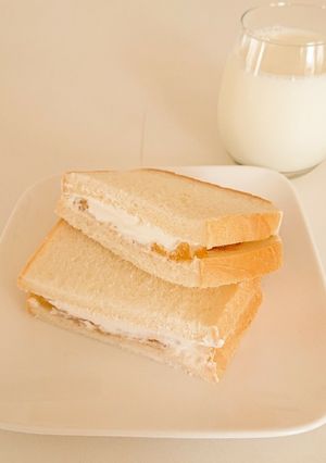 ジャムと生クリームのサンドイッチ-レシピのメイン写真