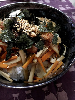 のせるだけ!さんま蒲焼缶ときんぴら丼-レシピのメイン写真
