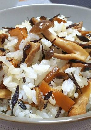 簡単！ひじきの煮物と きのこ の混ぜご飯-レシピのメイン写真