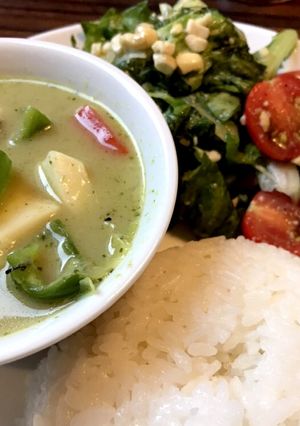 まかない〜グリーンカレーとタイ風サラダ〜-レシピのメイン写真