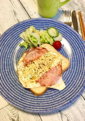時短&簡単！パンに黄身の穴を作りましょ♪-レシピのメイン写真