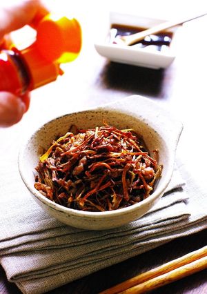 にんにく酢醤油と辣油de焼き焦がしえのき-レシピのメイン写真