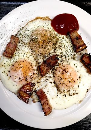 ベーコンと目玉焼き-レシピのメイン写真